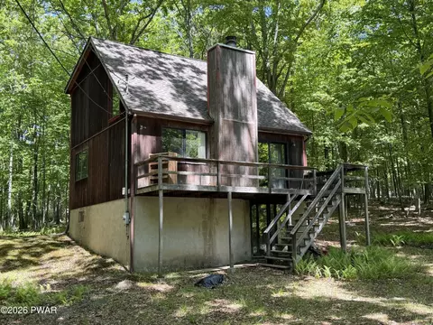 489 Westcolang Rd, Hawley, PA 18428
