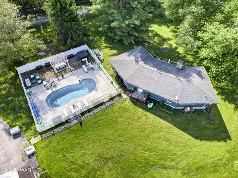 70 Meadowland Dr, Damascus, PA 18415