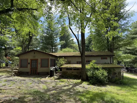 65 Cone Ln, Hawley, PA 18428