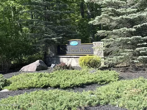 139 Wedgewood Dr, Hawley, PA 18428