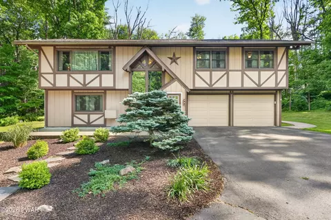 118 Pond Dr, Matamoras, PA 18336
