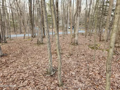 155 Buck Run Dr, Milford, PA 18337