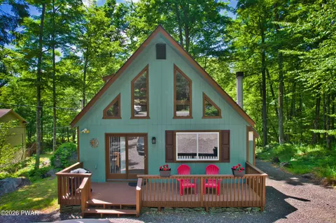 64 Splitrail Ln, Lake Ariel, PA 18436