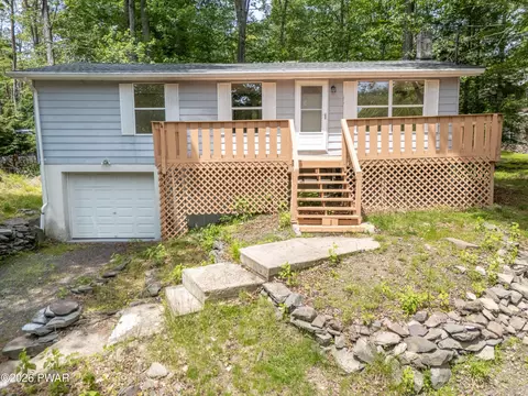 1051 Harmony Dr, Lake Ariel, PA 18436