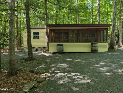 146 Clubhouse Dr, Shohola, PA 18458