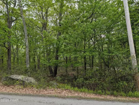 6402 Flatbrook Way, Milford, PA 18337 photo 2