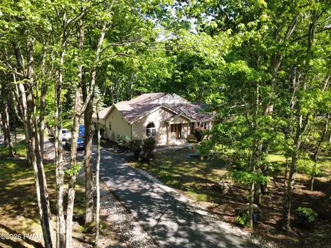 802 Paddock, Lords Valley, PA 18428
