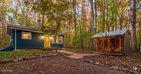 117 White Oaks Rd, Beach Lake, PA 18405