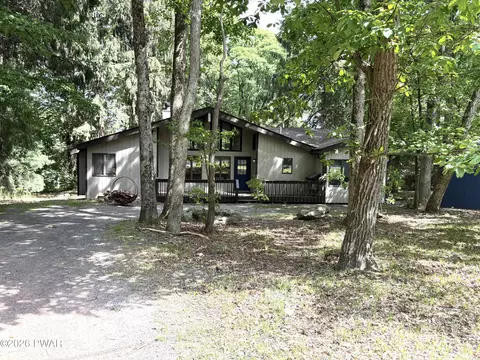 213 Hillside Dr, Hawley, PA 18428