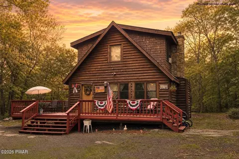 804 Fetlock Ct, Lords Valley, PA 18428