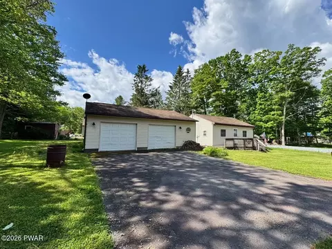 113 E Oak Ln, Greentown, PA 18426