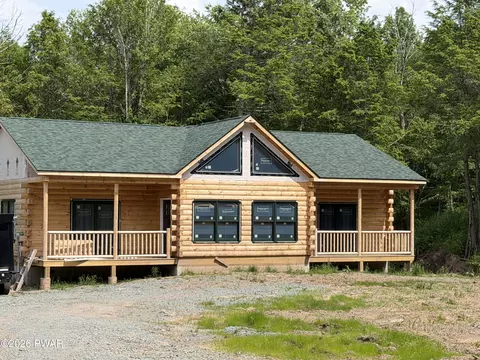 344 Burns Rd, Waymart, PA 18472