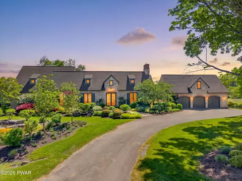 129 Valleyview Rd, Greentown, PA 18426