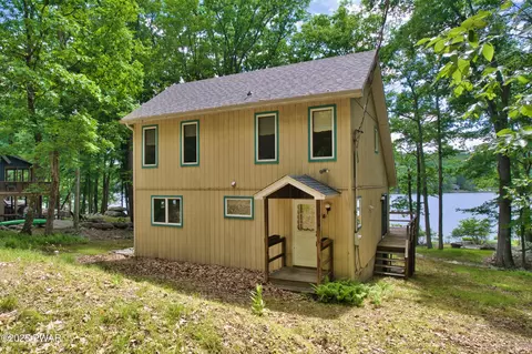 113 E Shore Dr, Hawley, PA 18428