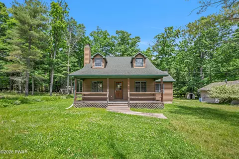 25 5th St, Hawley, PA 18428