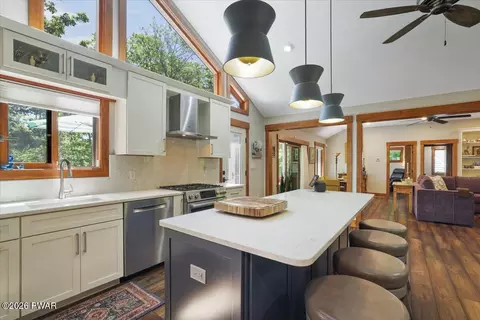 Kitchen - 2350 Eagle Path, Bushkill, PA 18324 photo 2 of 4