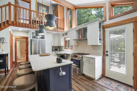 Kitchen - 2350 Eagle Path, Bushkill, PA 18324 photo 4 of 4