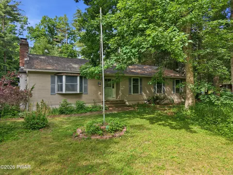 121 Independence Dr, Milford, PA 18337