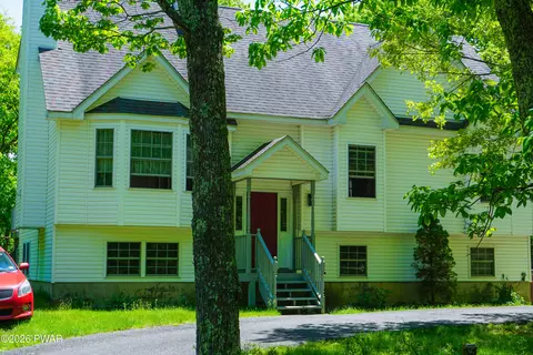 106 Lakeview Ct, Milford, PA 18337