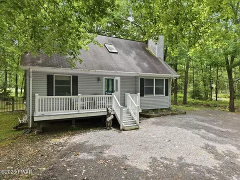 117 Franklin Dr, Hawley, PA 18428