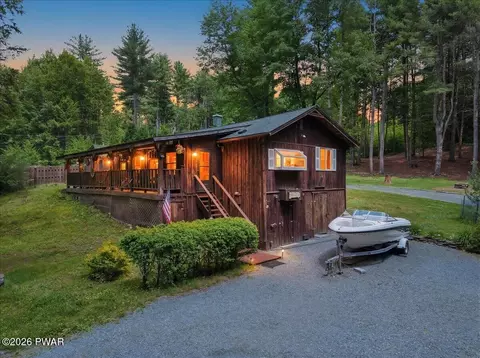 124 Navajo Rd, Honesdale, PA 18431