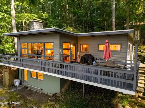 123 Clark Dr, Paupack, PA 18451