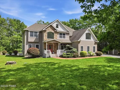 111 Highland Ln, Hawley, PA 18428
