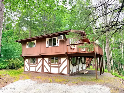 116 Heron Bay Rd, Hawley, PA 18428