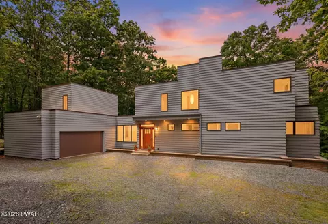 128 Broadmoor Dr, Hawley, PA 18428