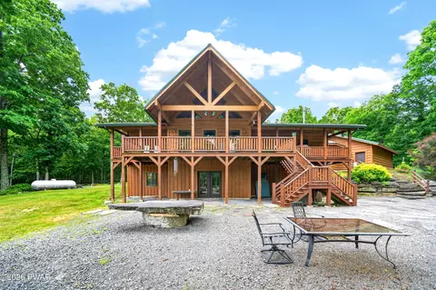 61 Gravity Rd, Hawley, PA 18428