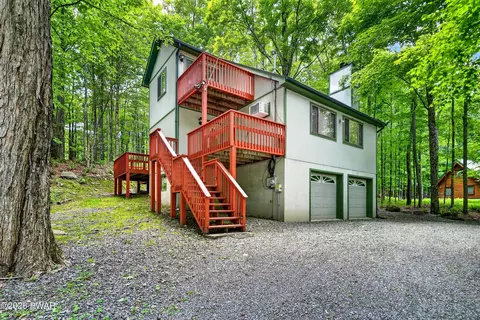 97 Lakeview Dr, Lake Ariel, PA 18436