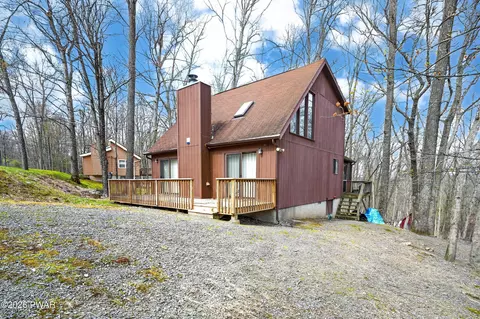 126 Laurel Cir, Hawley, PA 18428