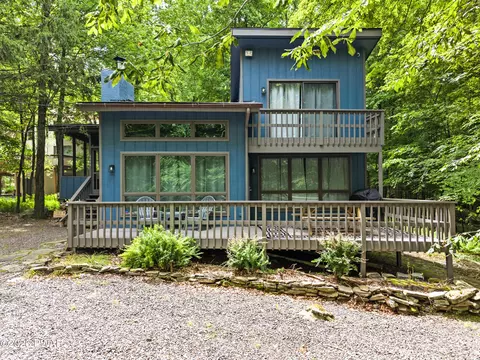 18 Rockway Rd, Lake Ariel, PA 18436