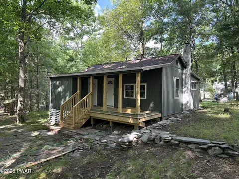 15 2nd Rd, Hawley, PA 18428