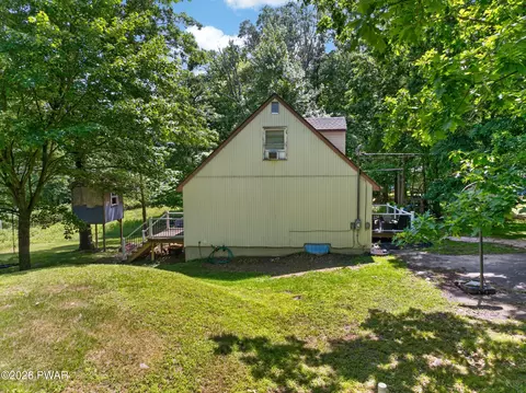 Exterior - 112 Partridge Ct, Dingmans Ferry, PA 18328 photo 3 of 6
