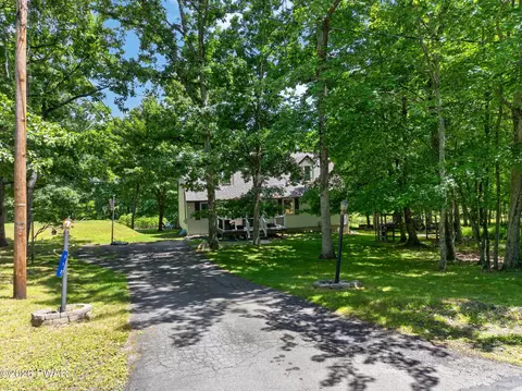 Exterior - 112 Partridge Ct, Dingmans Ferry, PA 18328 photo 2 of 6