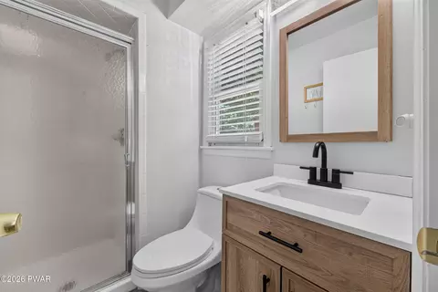 Bath - 112 Partridge Ct, Dingmans Ferry, PA 18328 photo 1 of 2