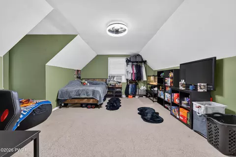 Bedroom - 112 Partridge Ct, Dingmans Ferry, PA 18328 photo 4 of 5