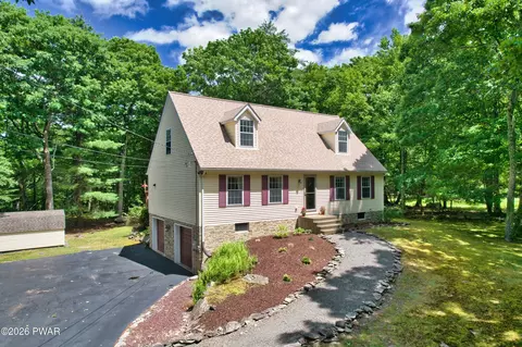 102 Acacia Ct, Milford, PA 18337