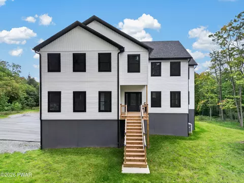 99 Woodland Dr, Jefferson Township, PA 18436