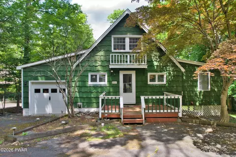 153 Mountain Lake Dr, Dingmans Ferry, PA 18328