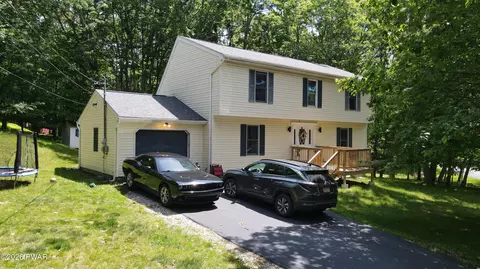 159 Segatti Cir, Bushkill, PA 18324