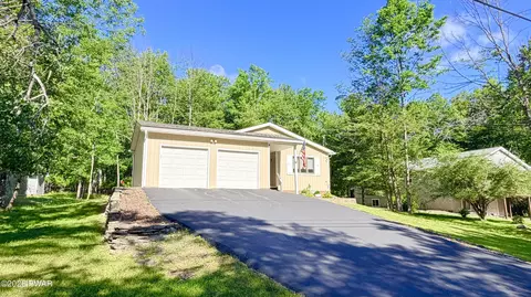 1020 Arrowhead Ct, Lake Ariel, PA 18436
