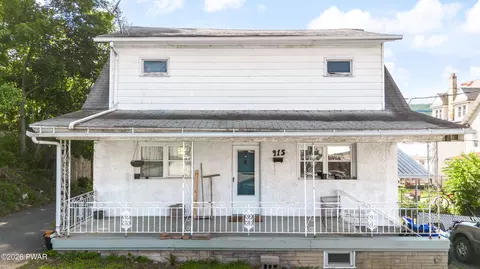 915 N Rebecca Ave, Scranton, PA 18504