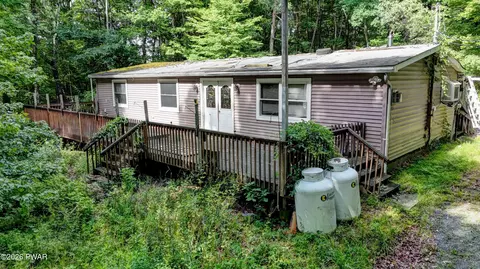 119 Galahad Rd, Greeley, PA 18425