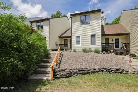 508 Crest Dr, Hawley, PA 18428