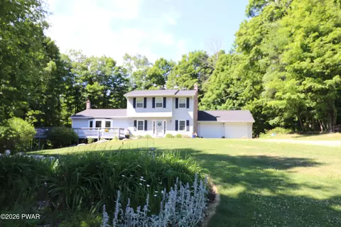 131 Hilltop Rd # B, Newfoundland, PA 18445