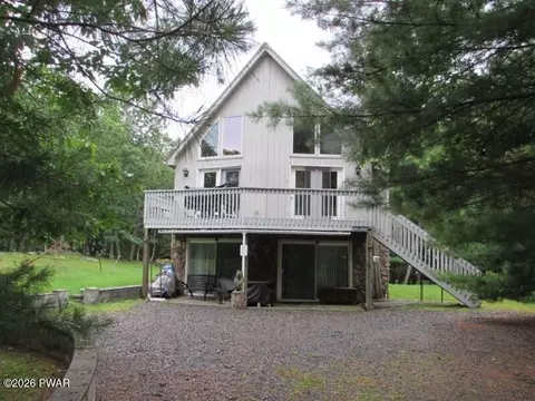 386 Wild Acres Dr, Dingmans Ferry, PA 18328