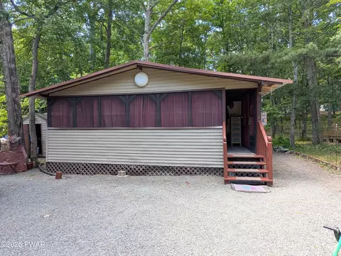 119 Mohican Dr, Shohola, PA 18458