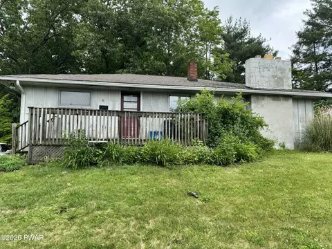 6 Moosic St, Moosic, PA 18507